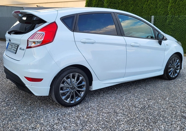 Ford Fiesta cena 33999 przebieg: 150000, rok produkcji 2016 z Nidzica małe 277